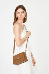 Lancaster – Sac trotteur- Milano Cosmos- Camel-Cuir de vachette grainé