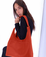 Sac Amazone Grand Format en cuir pleine fleur, lignes épurées et multiples compartiments.