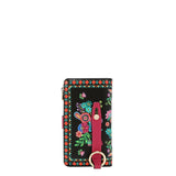 Face : Pochette téléphone bandoulière Nicole Lee Keep Dreaming, vue de face
Portée : Femme portant la pochette téléphone Nicole Lee en bandoulière
Ouverte : Intérieur de la pochette Nicole Lee avec support téléphone et cartes
Dos : Dragonne arrière réglable de la pochette téléphone Nicole Lee