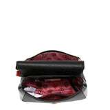 Face : Sac à main Nicole Lee Keep Dreaming à fleurs et strass, vue de face
Porté : Femme portant le sac Nicole Lee Keep Dreaming à la main
Détail : Fleurs en relief, sequins et clous du sac Nicole Lee Keep Dreaming
Intérieur : Doublure imprimée et poches du sac Nicole Lee Keep Dreaming