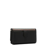 Face : Portefeuille bandoulière Nicole Lee en simili cuir grainé, vue de face
Porté : Femme portant le portefeuille Nicole Lee en bandoulière
Ouvert : Intérieur du portefeuille Nicole Lee avec emplacements cartes
Dos : Poche téléphone aimantée au dos du portefeuille Nicole Lee