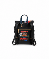Face : Sac à dos Nicole Lee collection Las Vegas, vue de face
Porté : Femme portant le sac à dos Nicole Lee Las Vegas
Dos : Bretelles ajustables du sac à dos Nicole Lee Las Vegas
Ouvert : Compartiment principal et poches du sac à dos Nicole Lee