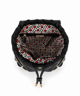 Face : Sac à dos Nicole Lee collection Las Vegas, vue de face
Porté : Femme portant le sac à dos Nicole Lee Las Vegas
Dos : Bretelles ajustables du sac à dos Nicole Lee Las Vegas
Ouvert : Compartiment principal et poches du sac à dos Nicole Lee