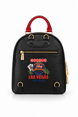 Face : Sac à dos Nicole Lee collection Las Vegas, vue de face
Porté : Femme portant le sac à dos Nicole Lee Las Vegas
Ouvert : Deux compartiments zippés du sac à dos Nicole Lee Las Vegas
Dos : Bretelles ajustables du sac à dos Nicole Lee Las Vegas